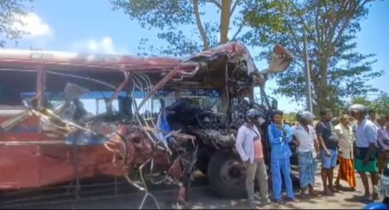 04 Dead in Bus Collision in Weerawila